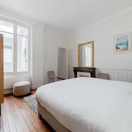 Charming Ground Floor Rue Du Faubourg Saint Honore Parigi